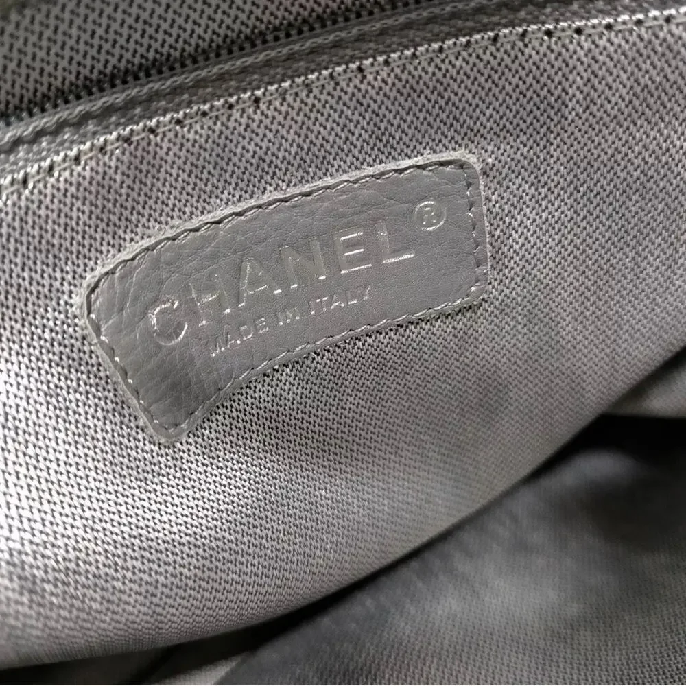 Chanel Vtg Black Vertical Quilted Leather Mademoiselle Ligne Camera Shoulder Bag